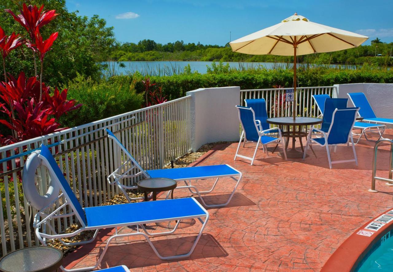 Holiday Inn Express Hotel & Suites Port Charlotte Εξωτερικό φωτογραφία